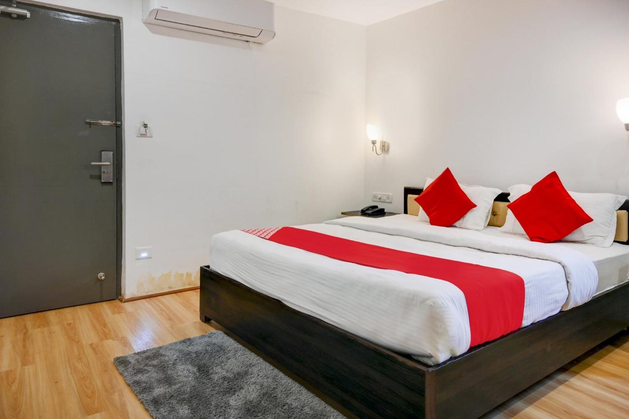 Super Town House Hi5 Aditya International Bhubaneswar Eksteriør billede